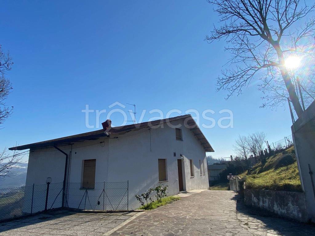 Villa in vendita a Guiglia via Papa Giovanni Paolo II