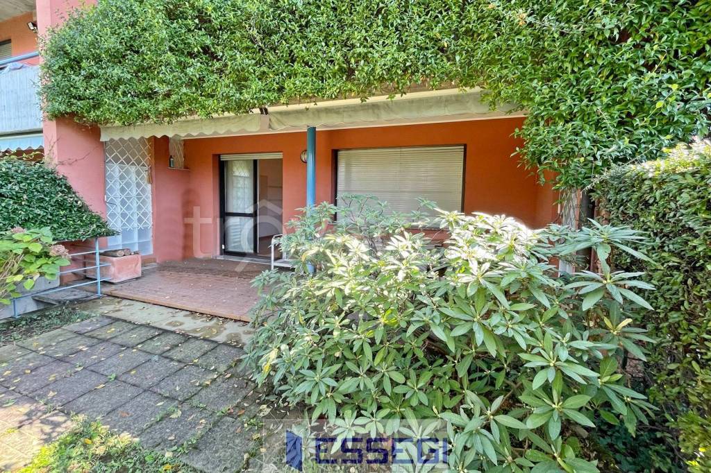 Villa a Schiera in vendita ad Alzate Brianza via p. Giovio, 8
