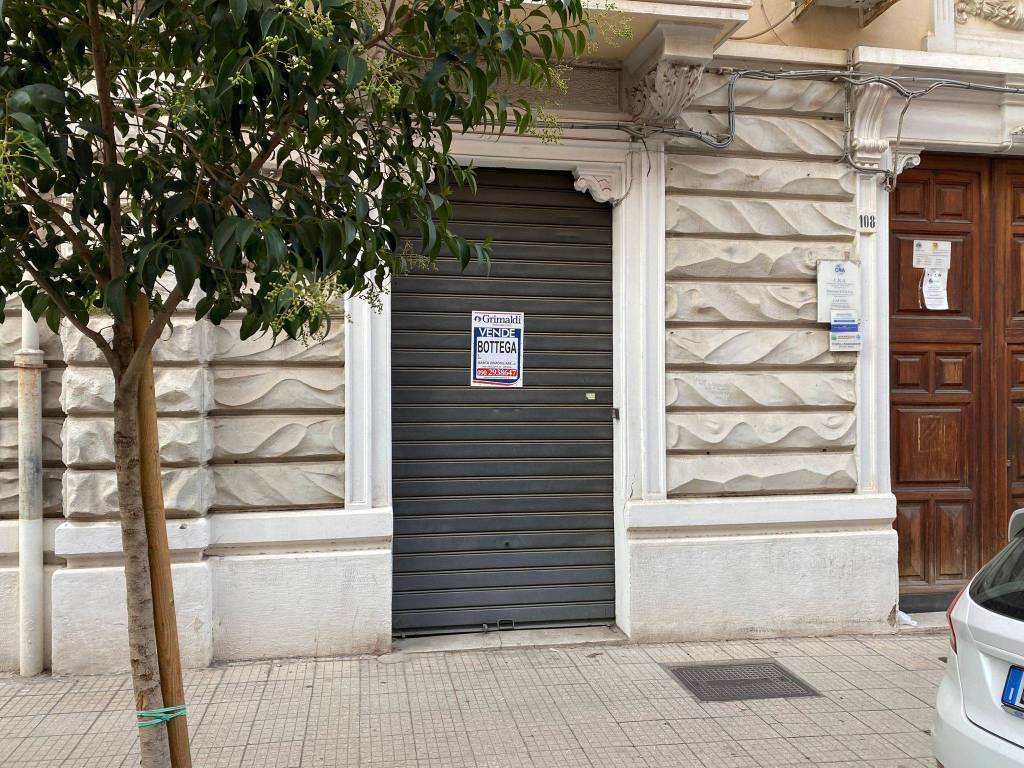 Negozio in vendita a Messina via Maddalena, 110