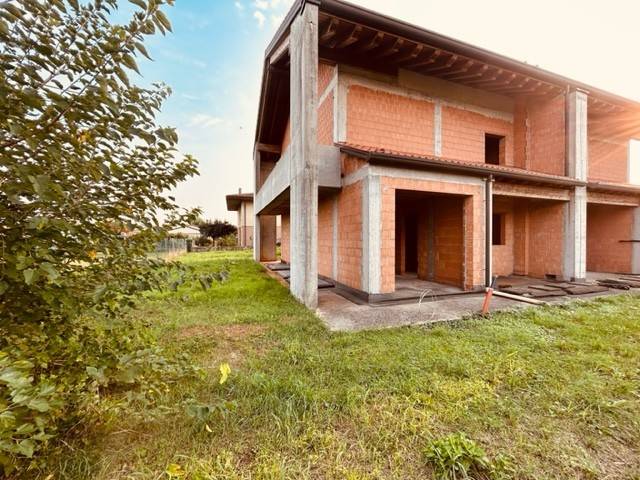 Villa Bifamiliare in vendita a Castelfranco Veneto via per salvarosa