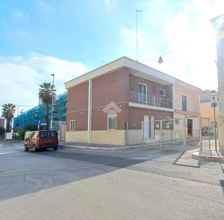 Casa Indipendente in vendita a Barletta via Giambattista Calo'