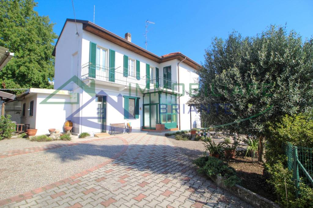 Villa in vendita a Somma Lombardo via Salmorina