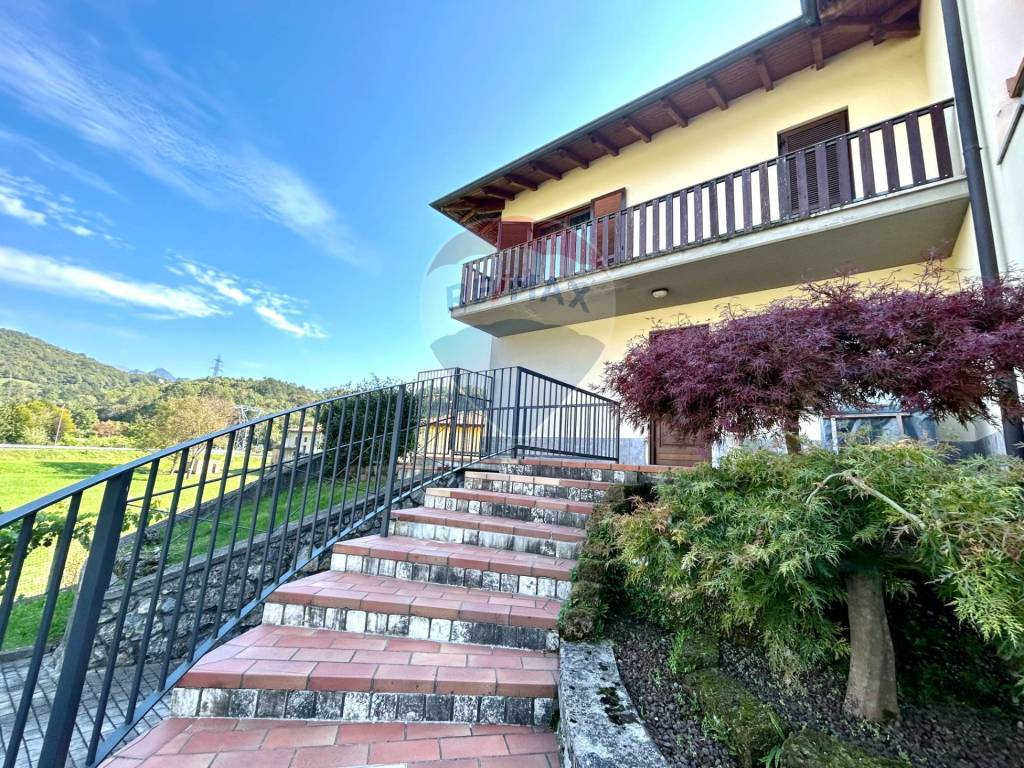 Villa Bifamiliare in vendita a Endine Gaiano