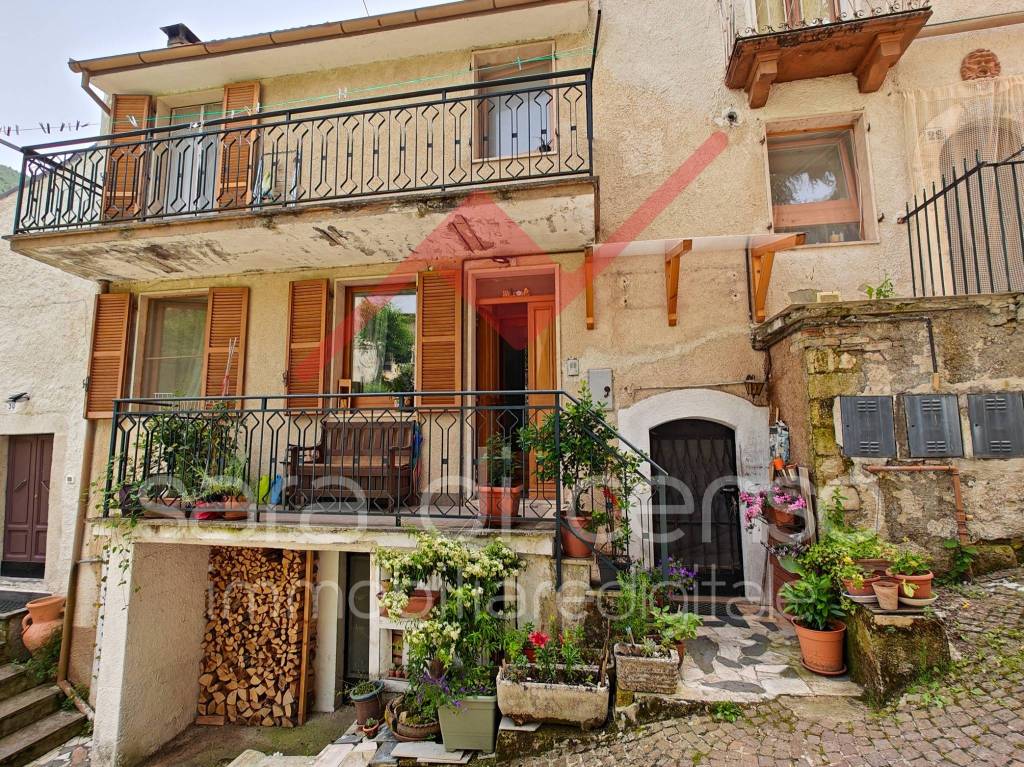 Casa Indipendente in vendita a Introdacqua via Fontana, 20