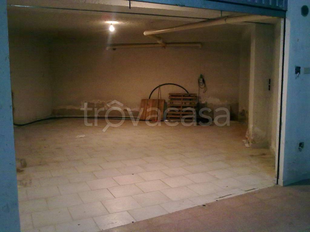 Garage in vendita a Messina viale Principe Umberto, 71