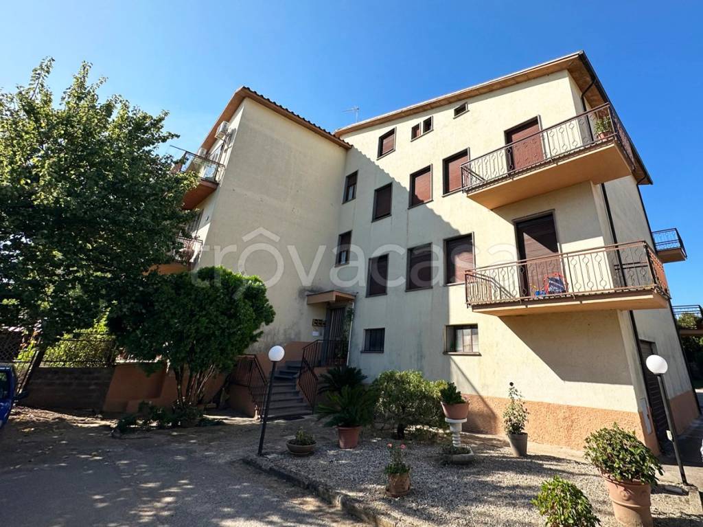 Appartamento in vendita a Fabrica di Roma viale Italia, 31