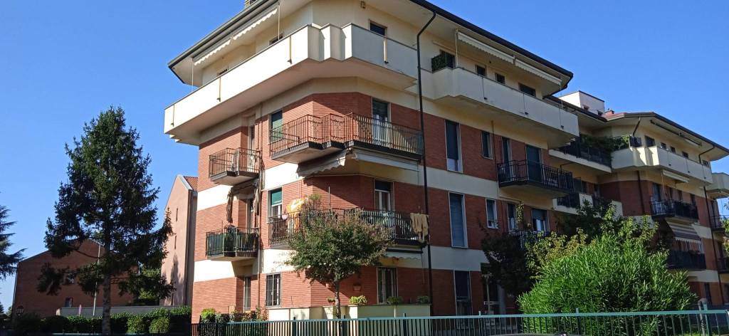 Appartamento in vendita a Carate Brianza via Corteselle