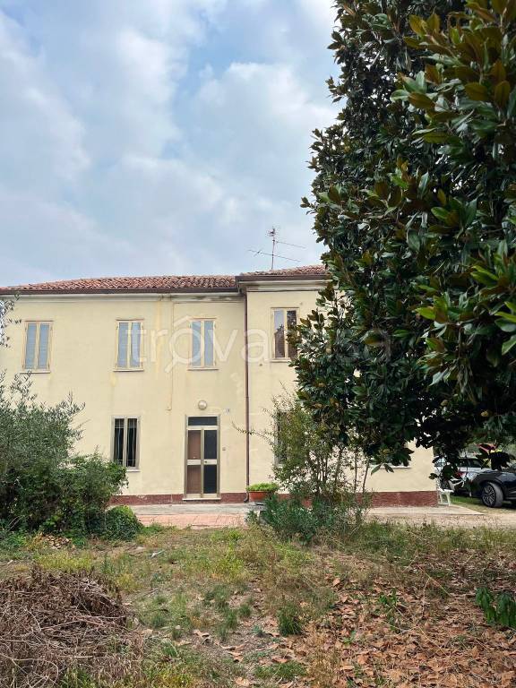 Villa in vendita a Mantova via Villanova De Bellis, 3