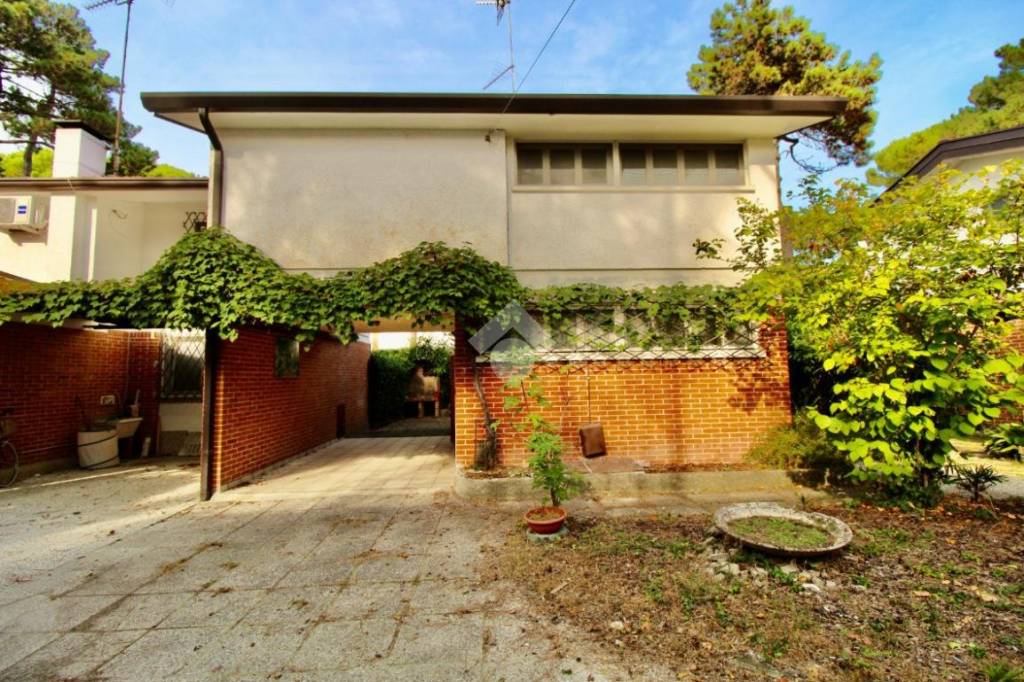 Villa Bifamiliare in vendita a Lignano Sabbiadoro via Arco Dell'Alba, 45