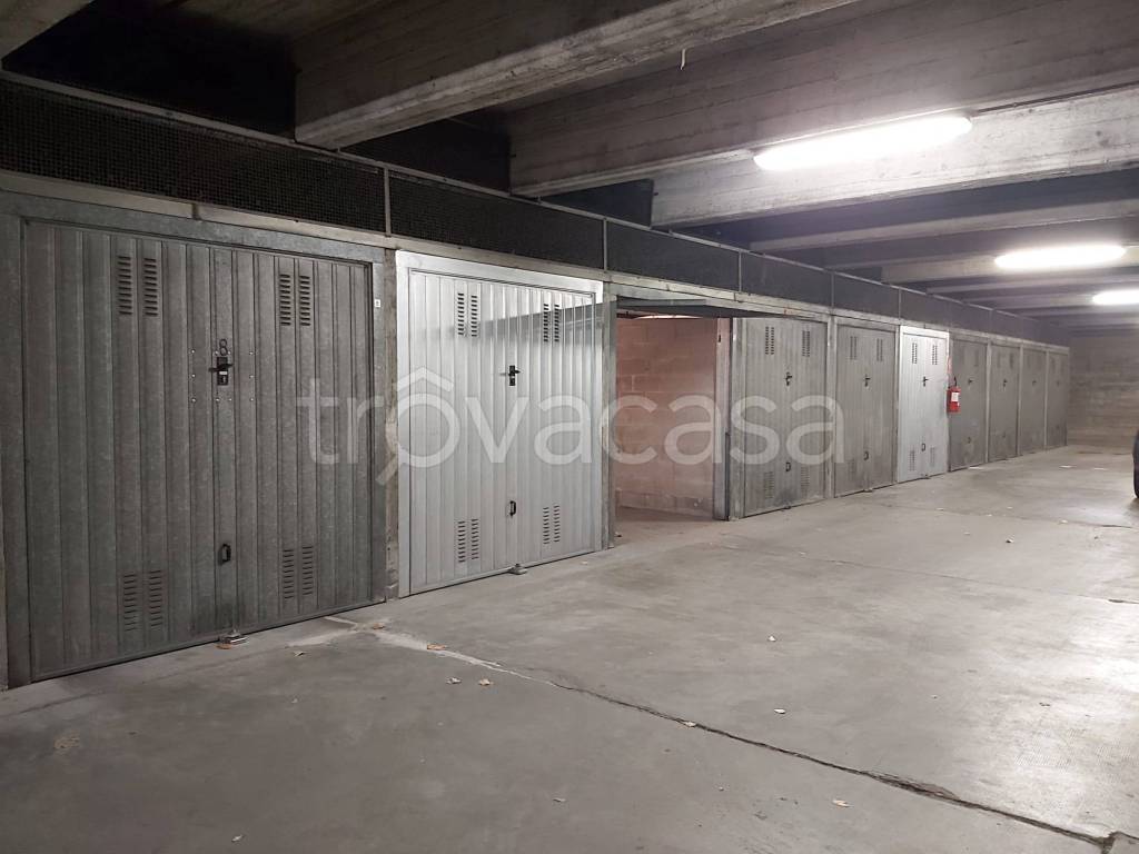 Garage in vendita a Torino via Carlo Pedrotti, 12