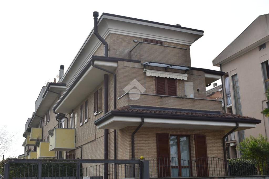 Appartamento in vendita a Cantù via Francesco Baracca, 41