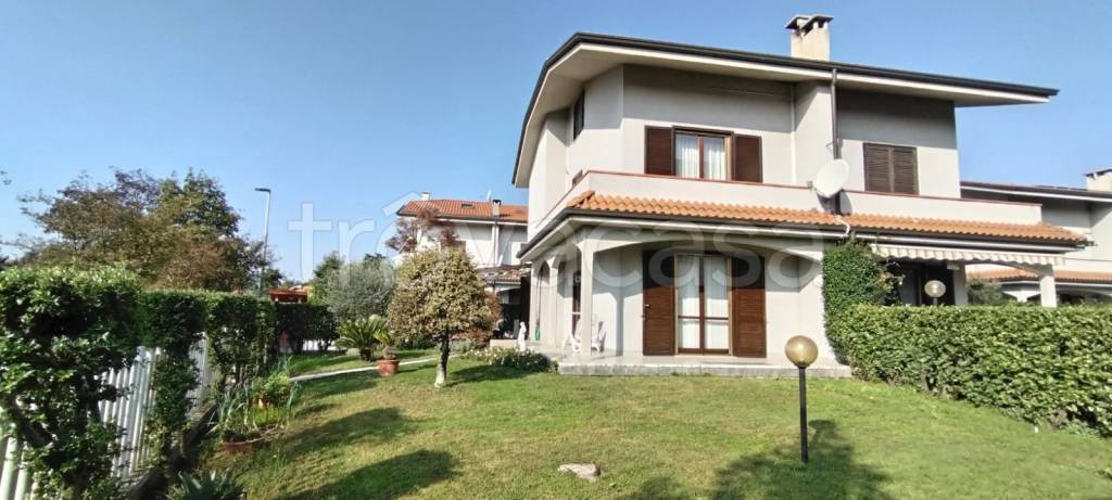 Villa Bifamiliare in vendita a Muggiò via Enrico De Nicola, 36