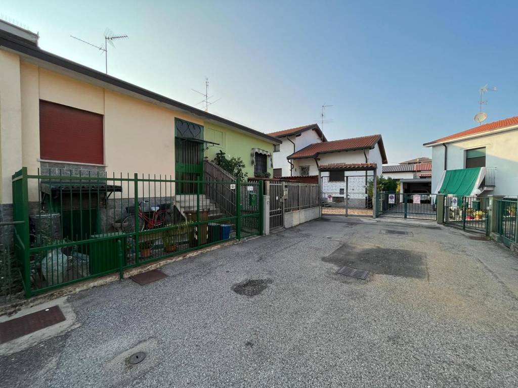 Villa a Schiera in vendita ad Abbiategrasso via Alessandro Casazza