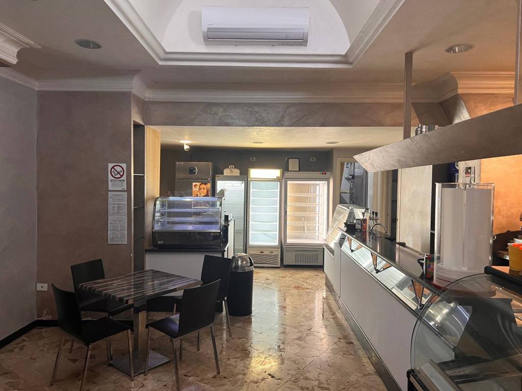 Bar in in vendita da privato a Gioiosa Marea piazza Camillo Benso di Cavour, 1