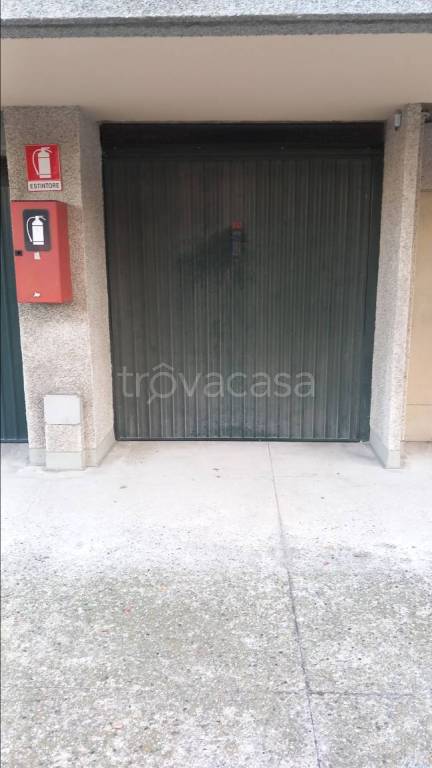 Garage in affitto a Novara via San Bernardino da Siena, 7