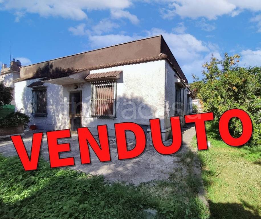 Villa in vendita ad Aprilia via Ofanto, 80x