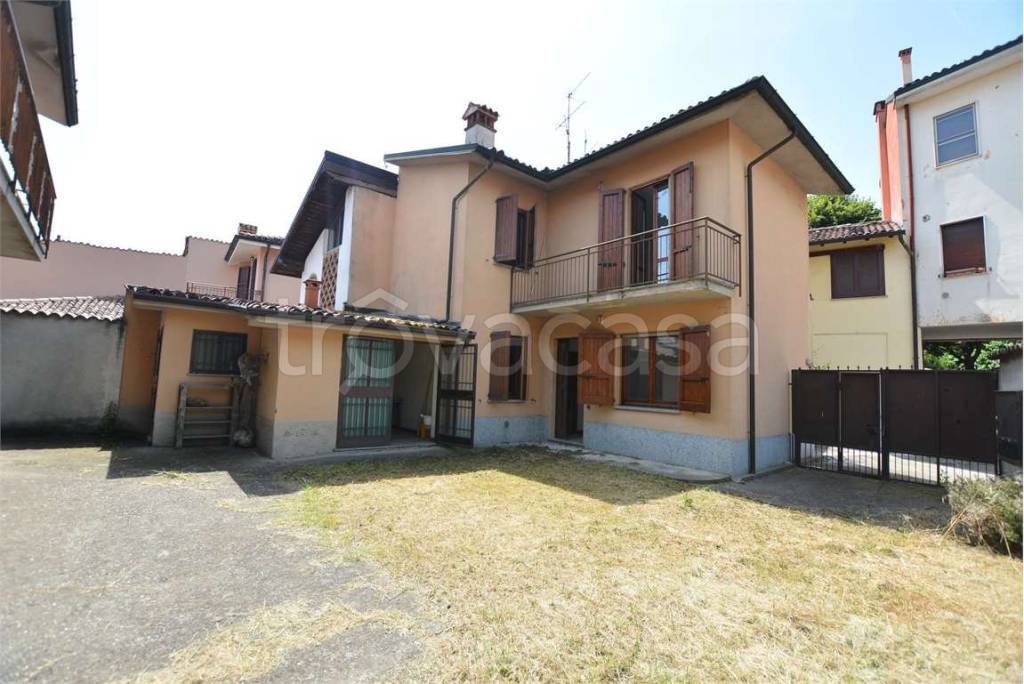 Casa Indipendente in vendita a San Colombano al Lambro via Ottavio Steffenini, 51