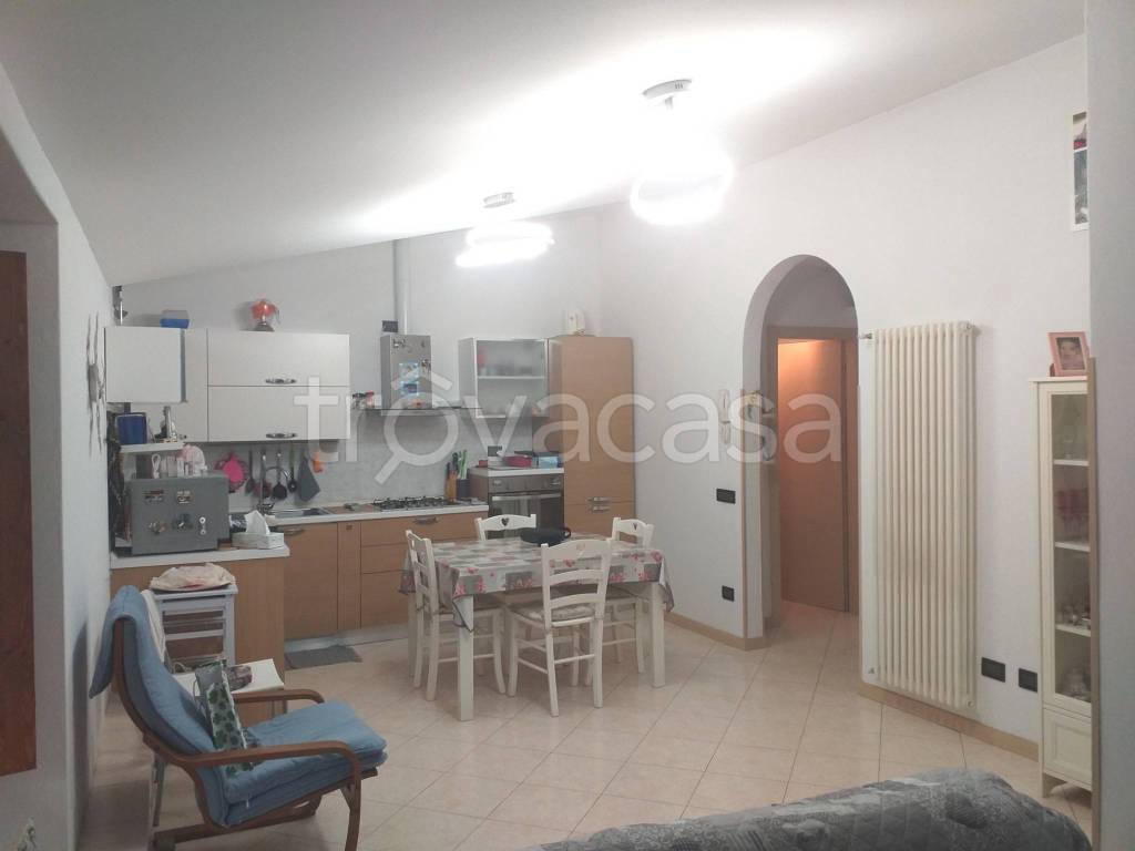 Appartamento in vendita ad Alzano Lombardo vicolo Noli