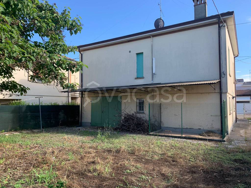 Villa in vendita a Lugo via Luigi Cicognani