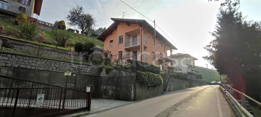 Appartamento in vendita a Sant'Omobono Terme via Giovanni Pascoli