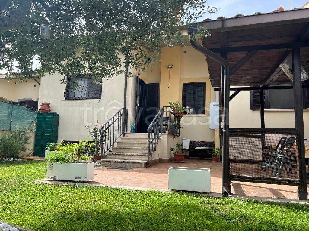 Villa Bifamiliare in vendita a Bracciano via Olmata Tre Cancelli