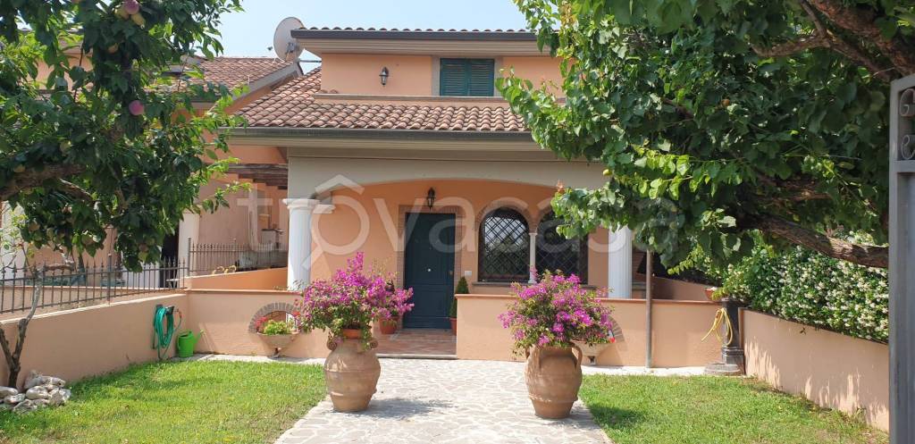 Villa in vendita ad Ardea via Merano