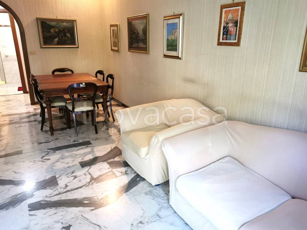 Appartamento in affitto a Roma via Vittorio Spinazzola, 21