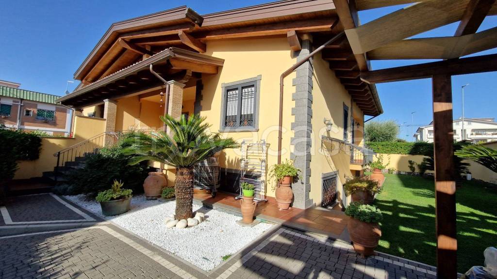 Villa Bifamiliare in vendita a Frascati strada Provinciale Tuscolana