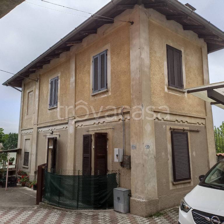Villa in in vendita da privato a Castelletto sopra Ticino via Castellazzo, 37
