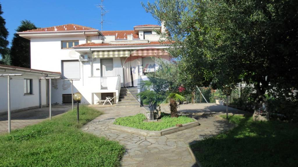 Villa in vendita a Vanzaghello via Don Luigi Sturzo, 12