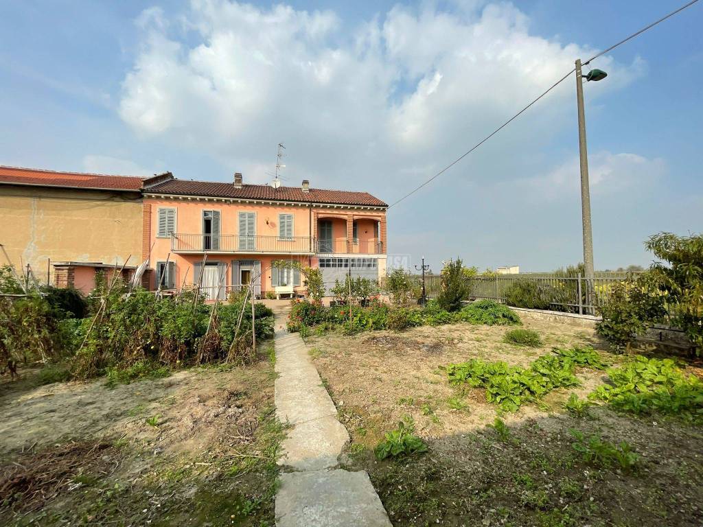 Casa Indipendente in vendita a Casale Monferrato via Maestra