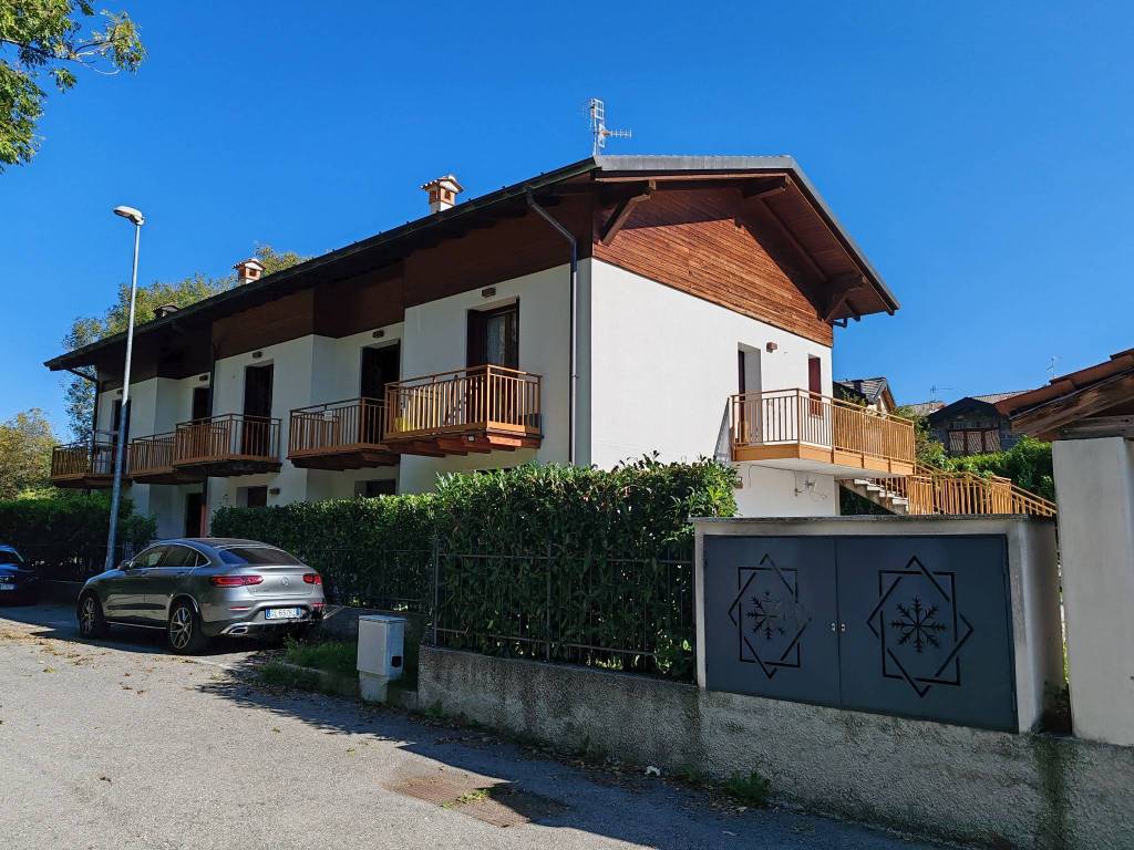 Appartamento in vendita ad Alta Valle Intelvi viale Campione d'Italia, 17