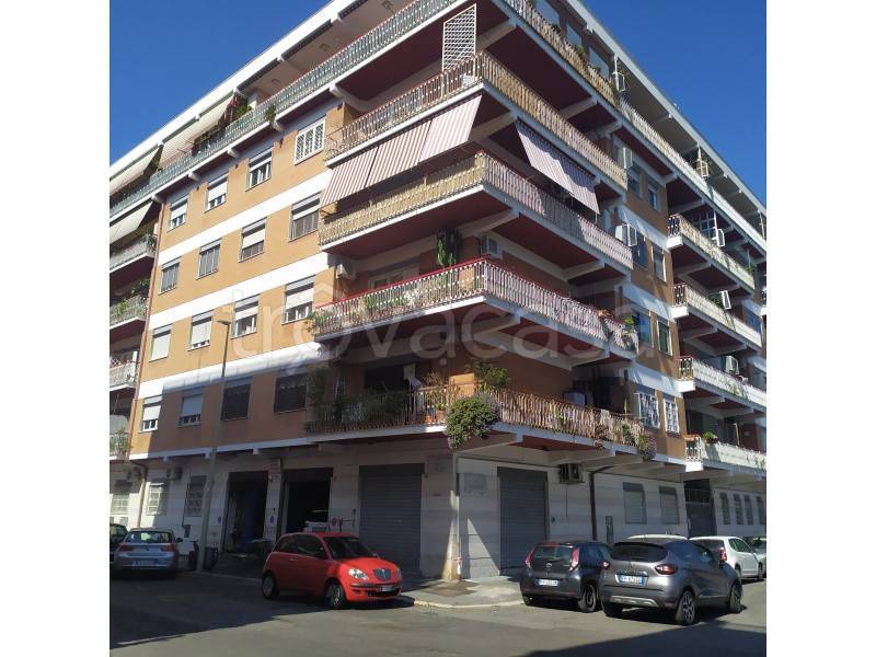 Appartamento in vendita a Roma via delle Baleari