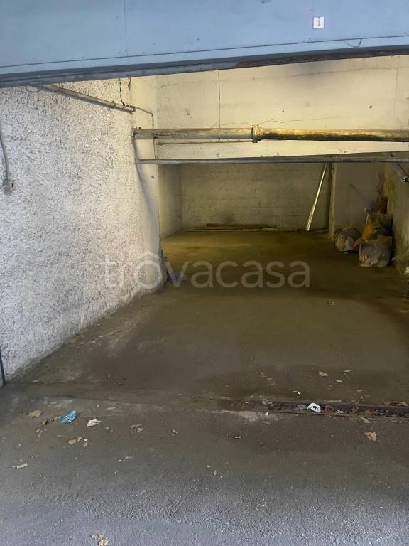 Garage in affitto a Marano di Napoli via Adige, 17