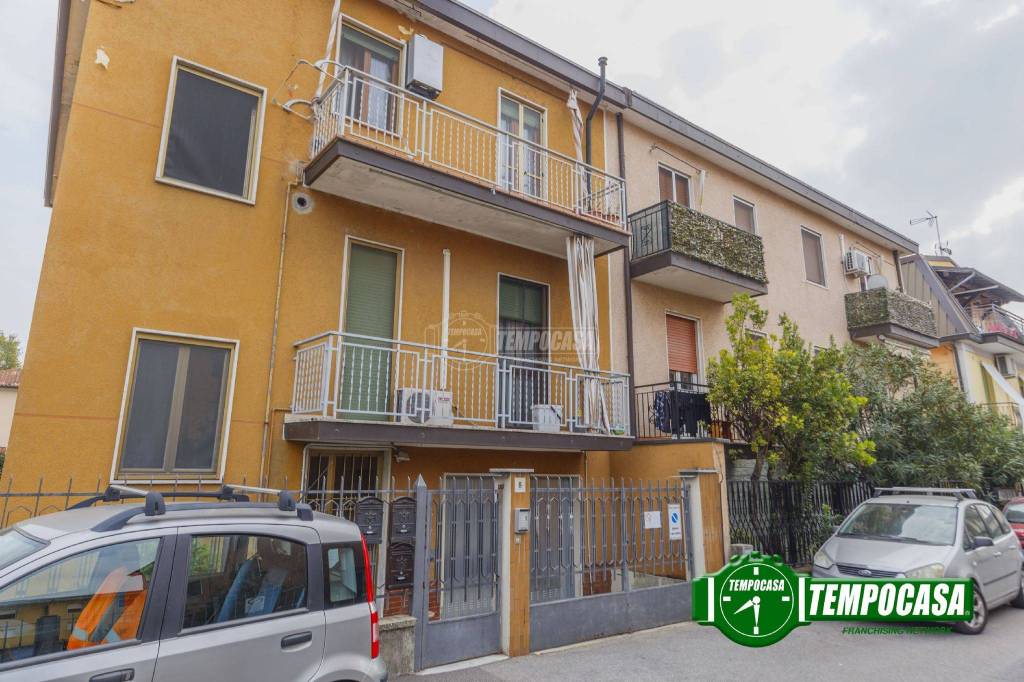 Appartamento in vendita a Lacchiarella via Fratelli Cervi