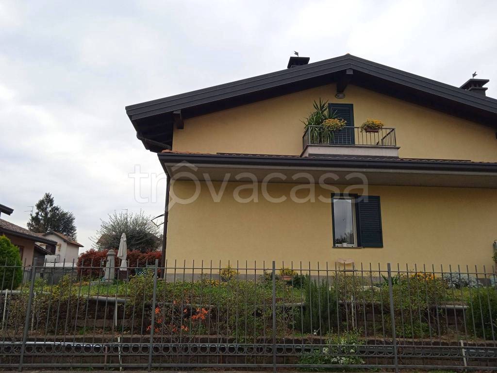 Villa a Schiera in in vendita da privato a Cassano Magnago piazza Italia, 2