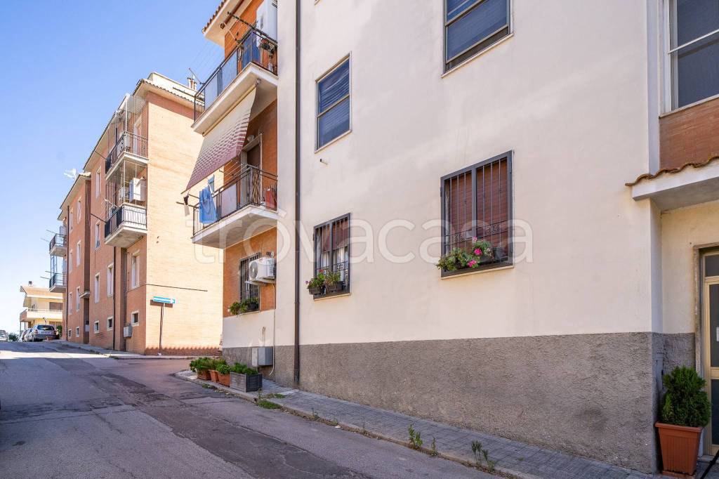 Appartamento in vendita a Tarquinia via Martiri della Montarana, 11