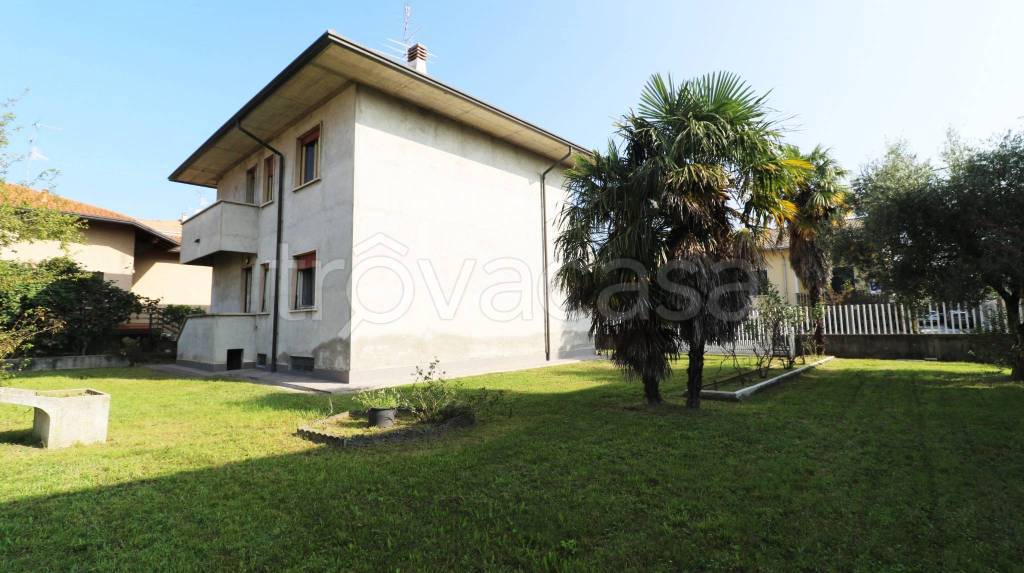 Villa Bifamiliare in vendita a Gorla Minore via Roma, 11