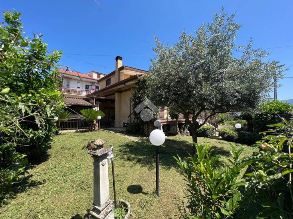 Villa Bifamiliare in vendita a Guidonia Montecelio via Gioacchino Rossini, 11