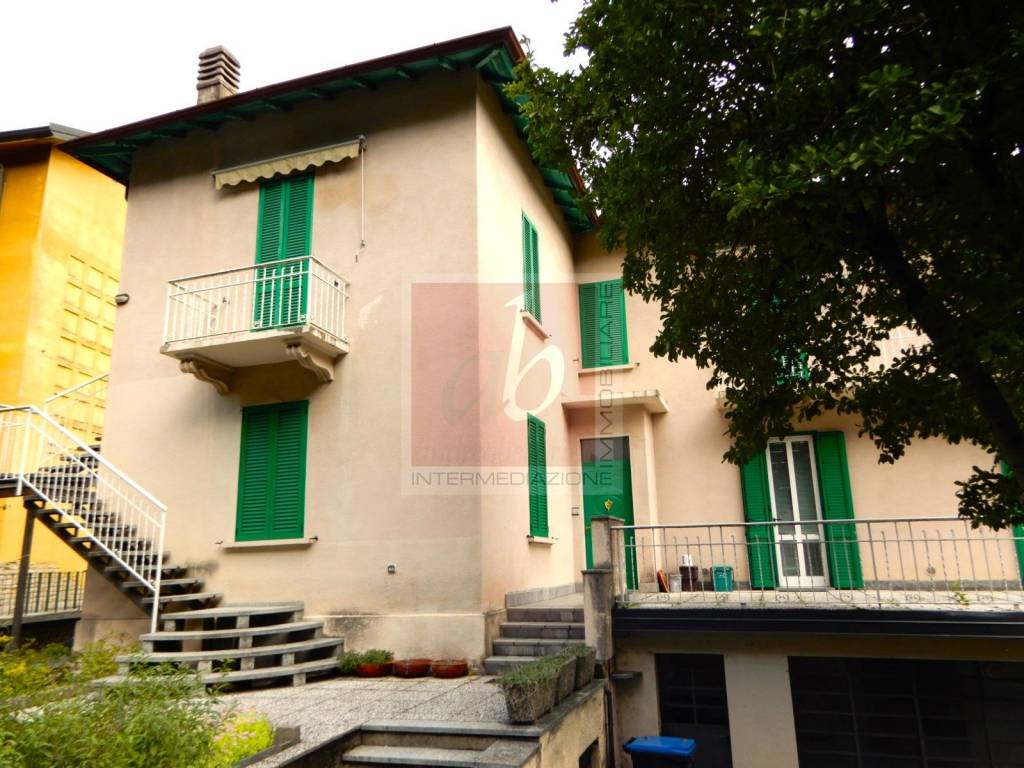 Appartamento in vendita a Laveno-Mombello via 25 Aprile, 103