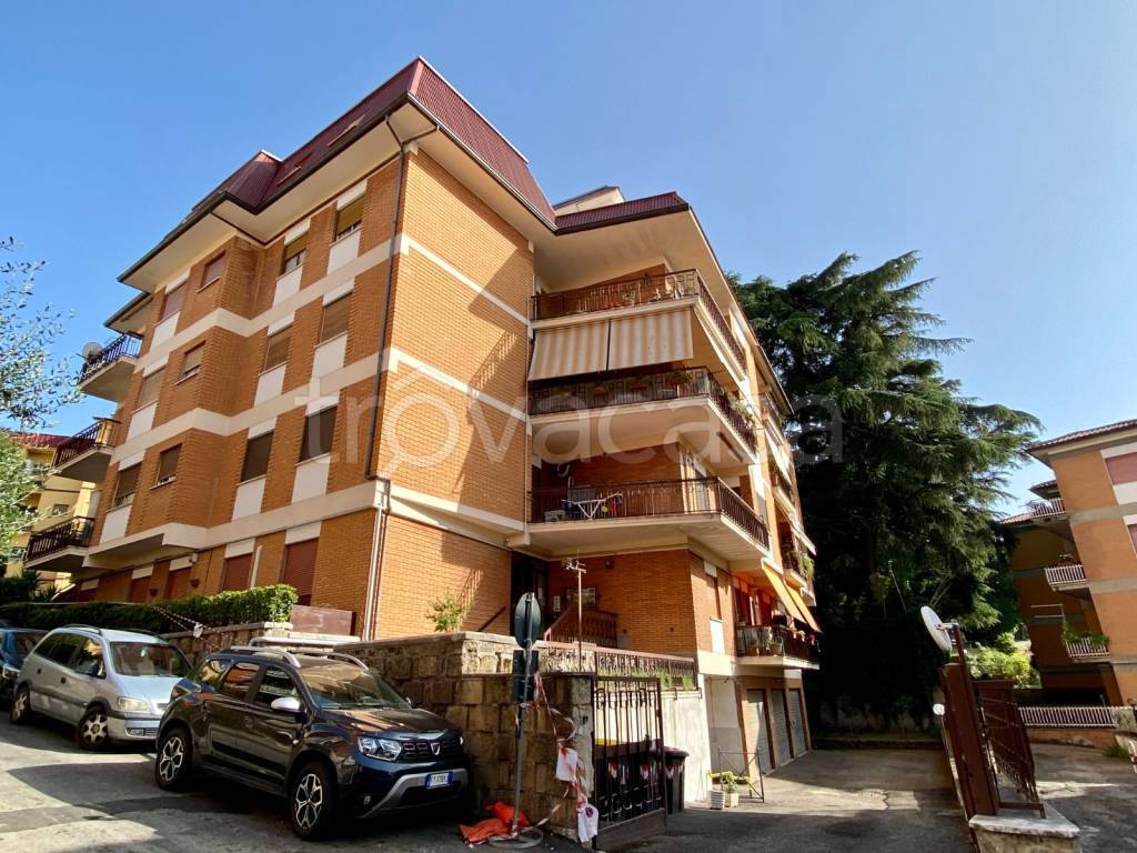Appartamento in vendita a Marino via Arturo Reali, 3