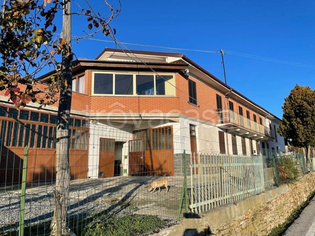 Villa in vendita a Santo Stefano Belbo via Roma, 32