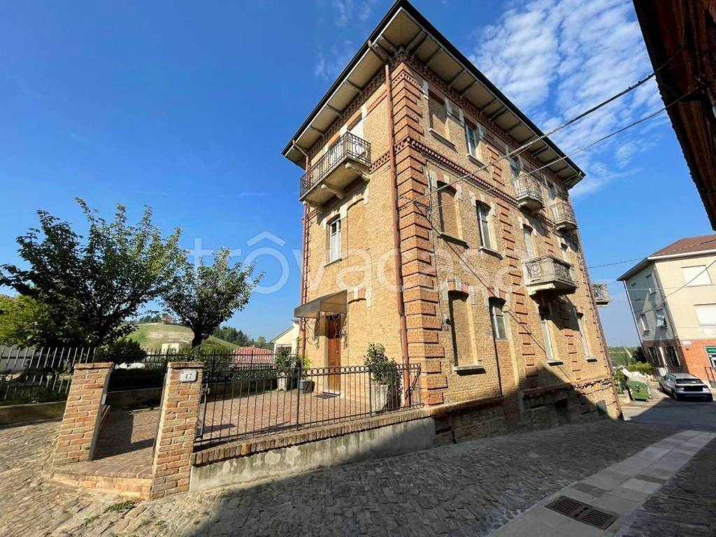 Appartamento in vendita a Castiglione Tinella via XX settembre, 23