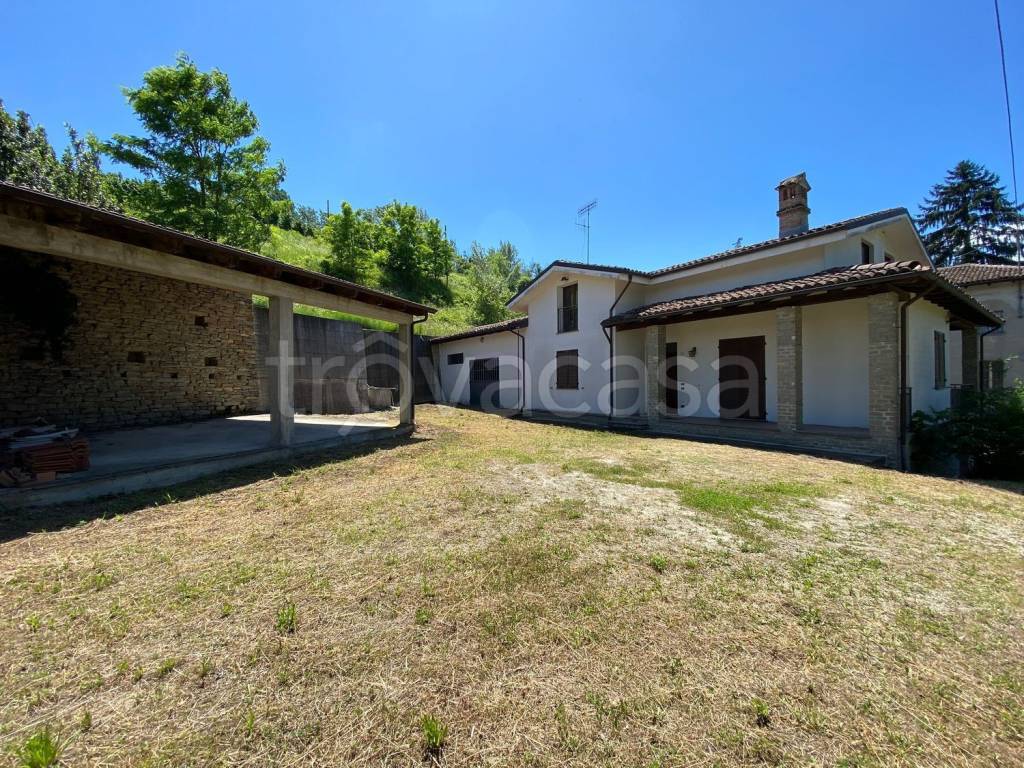 Villa in vendita a Santo Stefano Belbo via Cossano