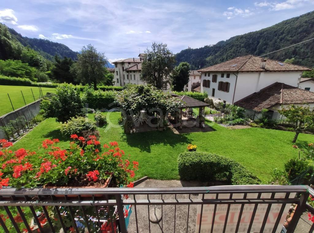Villa in vendita ad Arta Terme via g. Peresson, 4