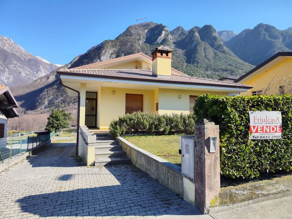 Villa in vendita a Venzone borgo Rozza, 39