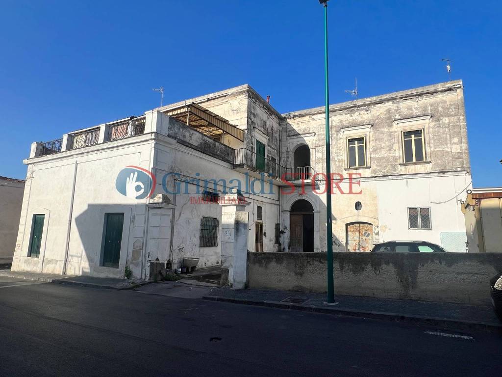 Intero Stabile in vendita a Torre del Greco via Lava Troia, 75