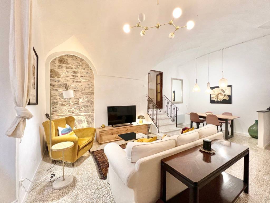 Appartamento in vendita a Pieve di Teco via Edmondo De Amicis, 1
