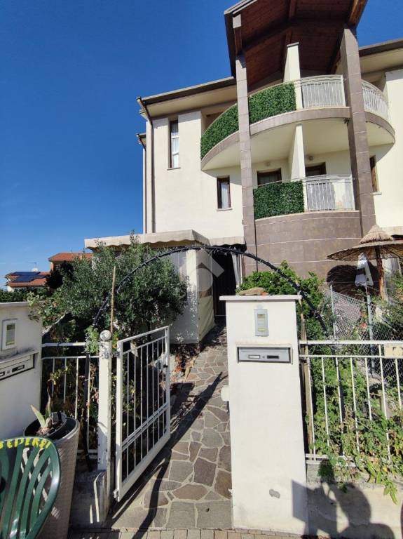 Appartamento in vendita a Montescudo-Monte Colombo via roma