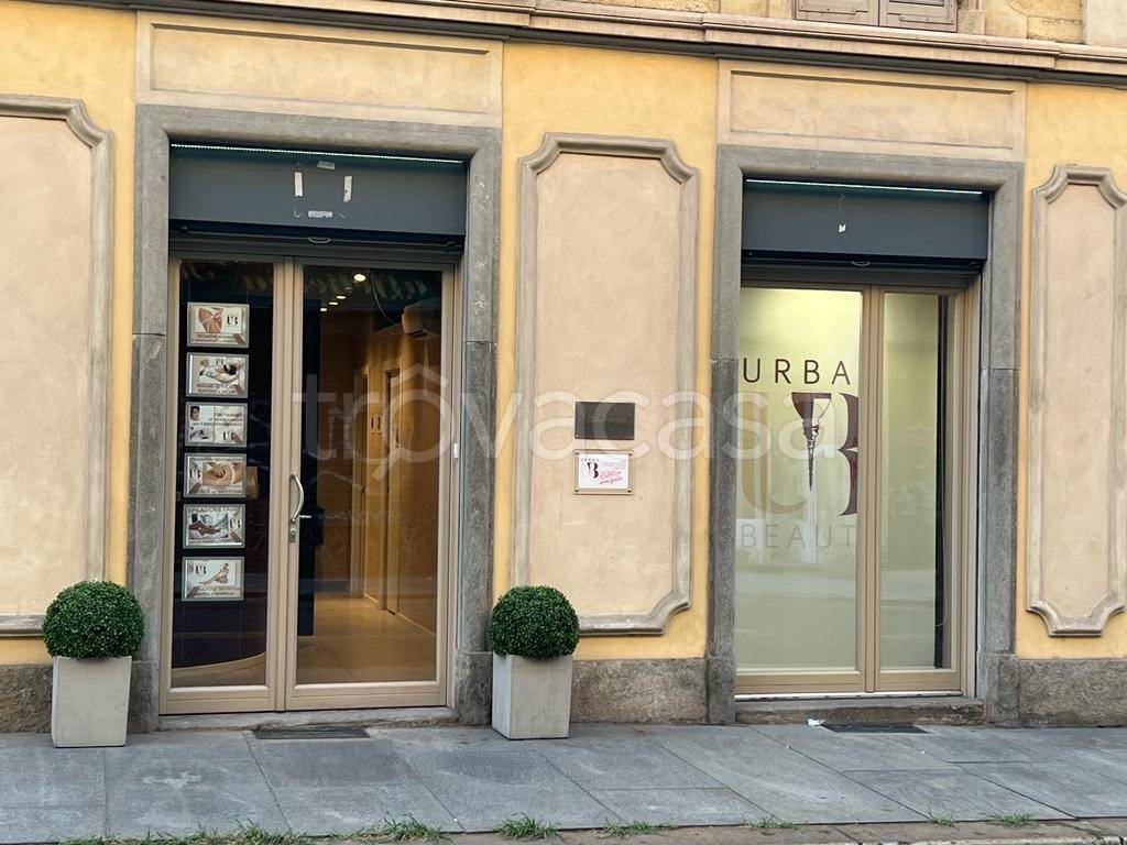 Negozio in vendita a Torino via dell'Accademia Albertina, 38